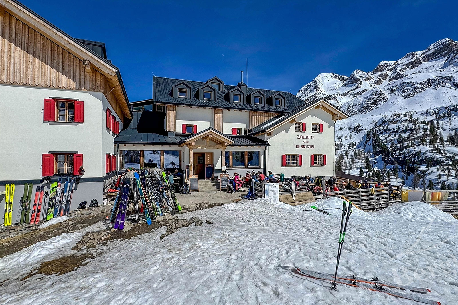 Zufallhütte Martelltal Winter Blick